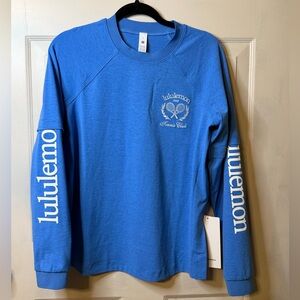 P115. Lululemon Layered Long-Sleeve T-Shirt *Tennis Club
Size:6
Pool Party/White